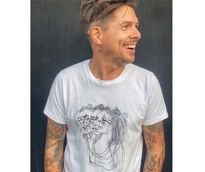 Fri af Misbrug t-shirt, doneret af tshirttrykkeren og Fie Samson. Model Mattias Hundebøll